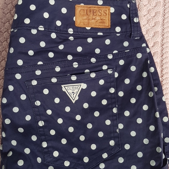 GUESS Shorts - Picture 3 of 3